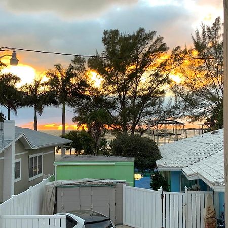 100 Steps To Beautiful Indian Rocks Beach, Oceanside, 2 Bedroom Updated Condo Clearwater Beach Exterior foto